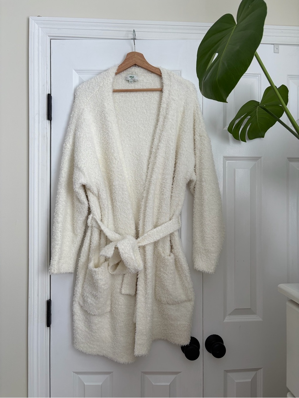 Aerie White Fuzzy Robe